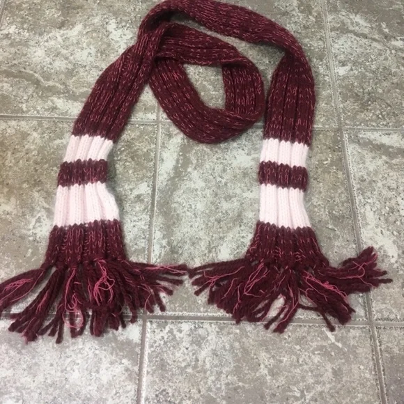 Old Navy long knit scarf - Picture 4 of 6